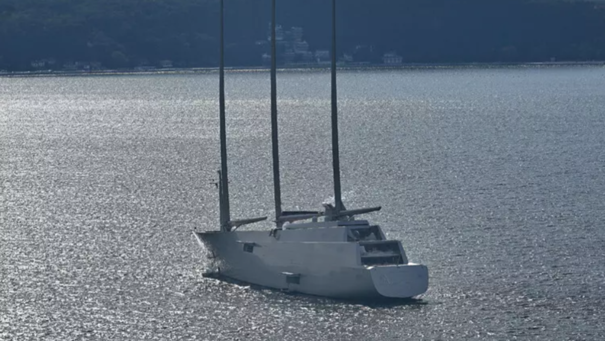 Yacht sequestrato all'oligarca russo: «L'Italia ha speso 30 milioni per la manutenzione» - Le immagini da Ansa