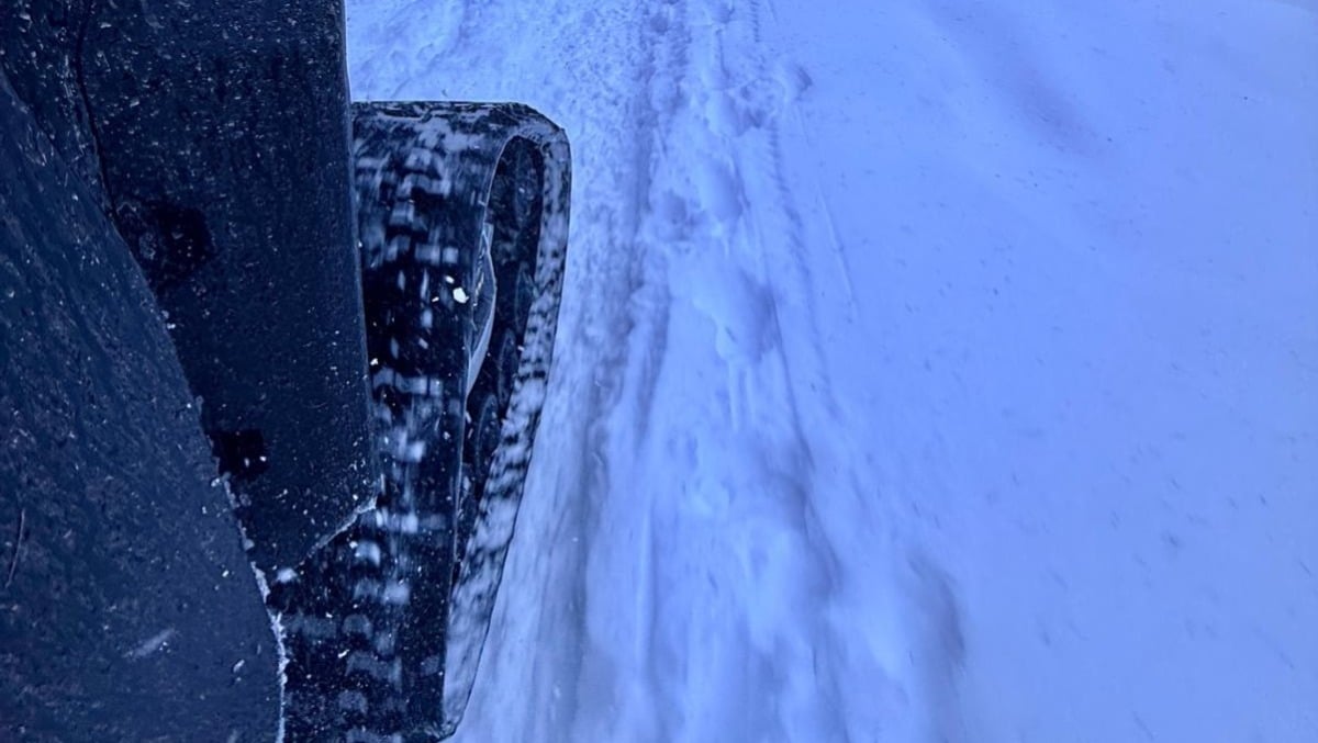 Sta rientrando a valle ma scivola sul ghiaccio: escursionista recuperato in quad - 