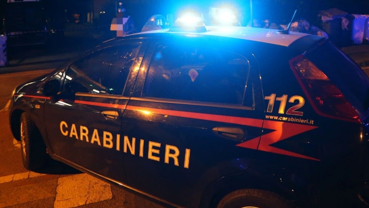 Notte di movida sfocia in violenza: militare in servizio ad Aviano ferito fuori da un club
