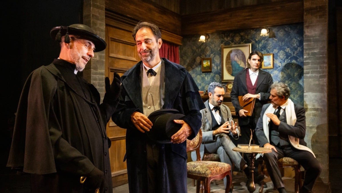"Sherlock Holmes - Il Musical" arriva a Trieste: Neri Marcorè protagonista al Rossetti - 
