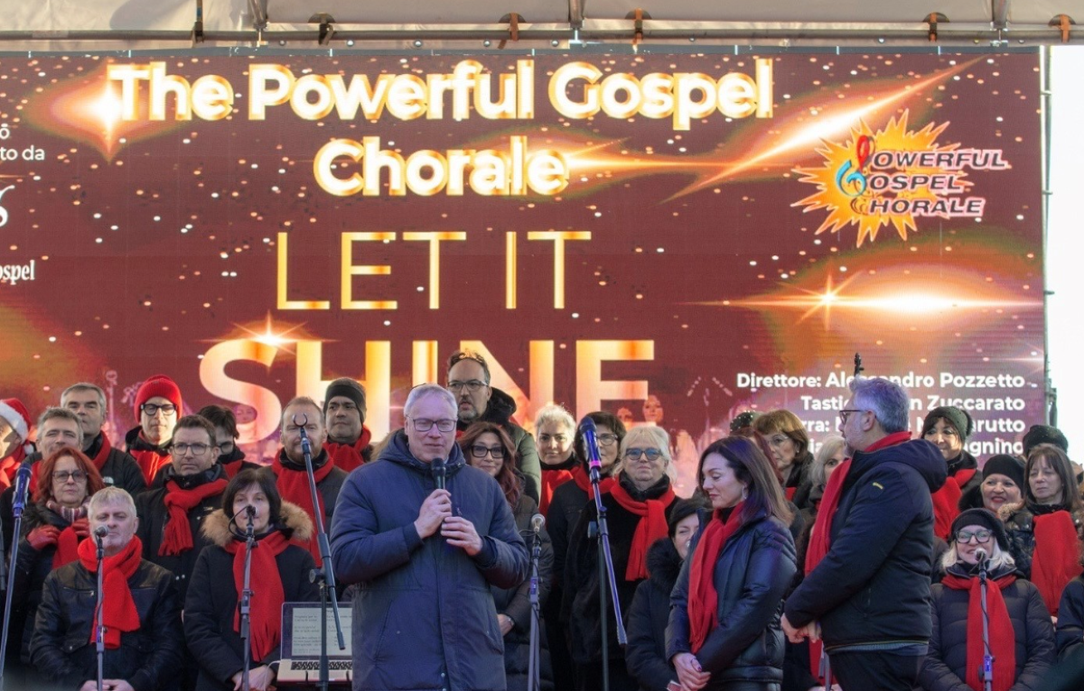 The Power Gospel Chorale incanta Lignano: grande successo per il concerto - 