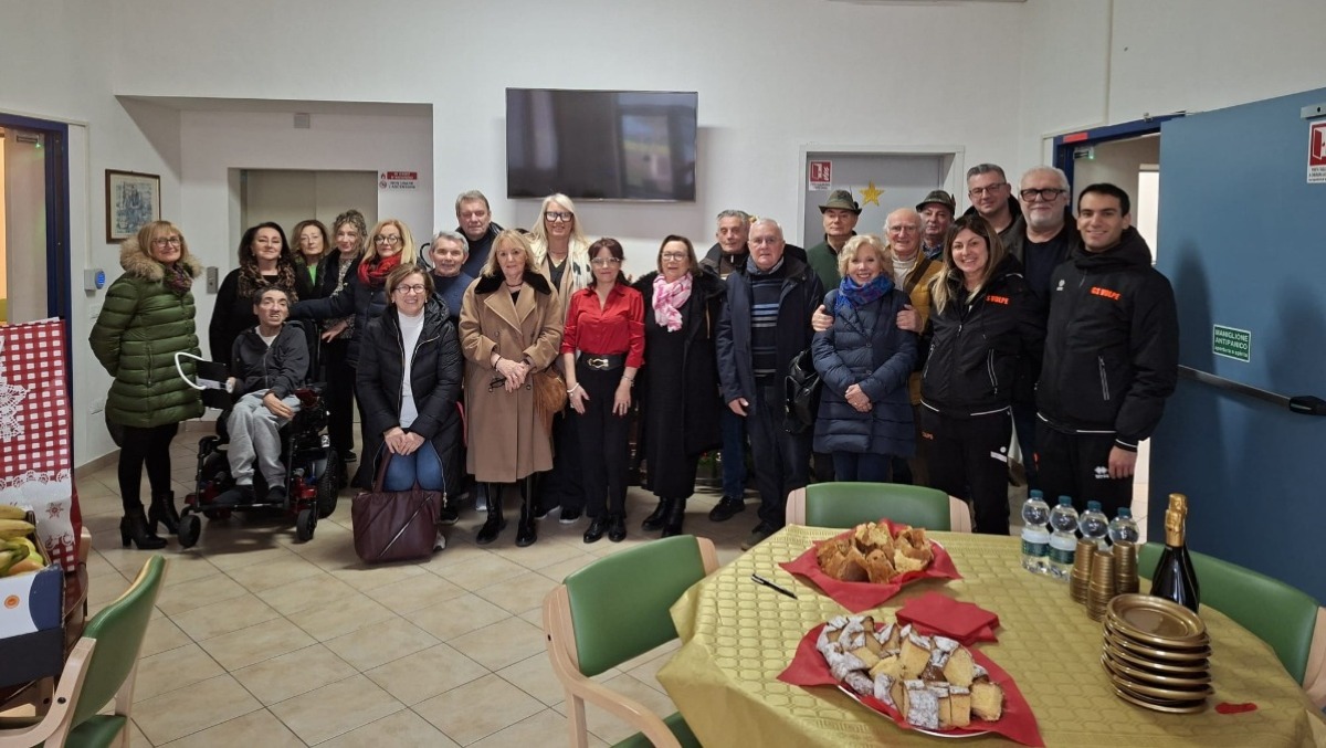 Natale di comunità a Fiesso Umbertiano: abbraccio solidale agli anziani della Residenza La Quiete - 