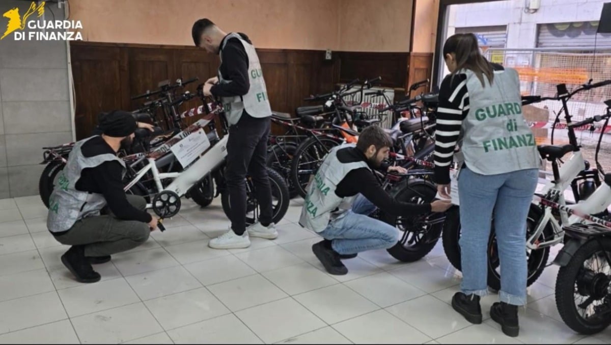 Sequestrate 295 e-bike irregolari: è record in Italia, denunciati i due venditori - 
