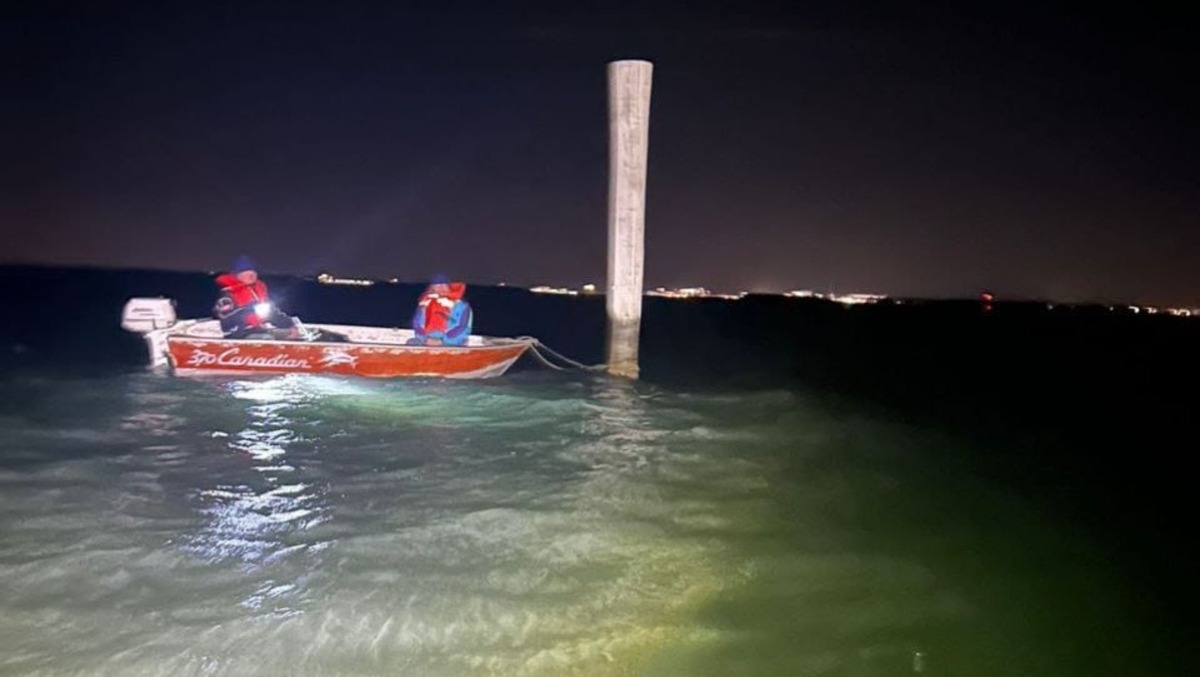 Imbarcazione in panne nel canale Taglio: agganciata a una briccola in attesa dei soccorsi - 