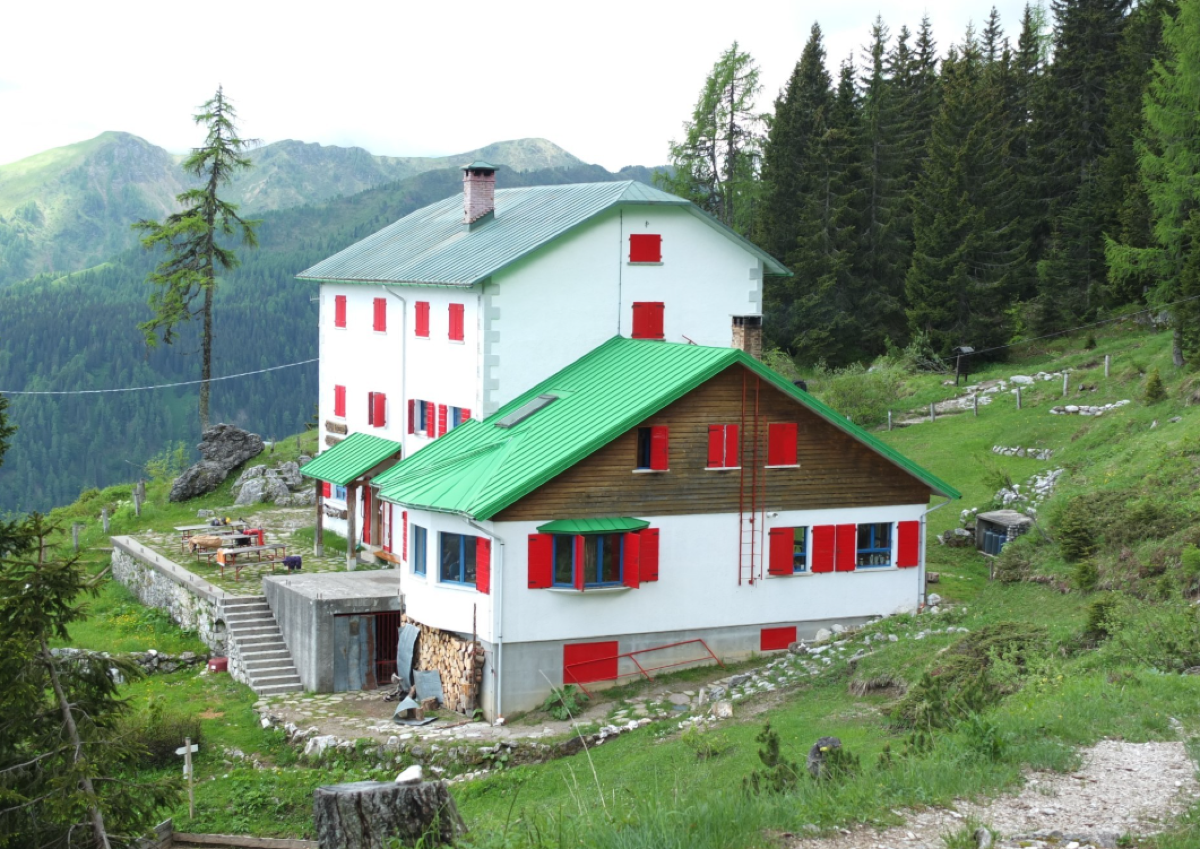 Rinasce il Rifugio De Gasperi, Giorgio Da Rin nuovo gestore: «Vi aspettiamo con gioia» - 