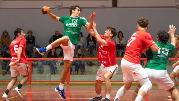 Pallamano, Jolly Campoformido combattiva ma corta in panchina: il Cellini passa 26-31 nel finale