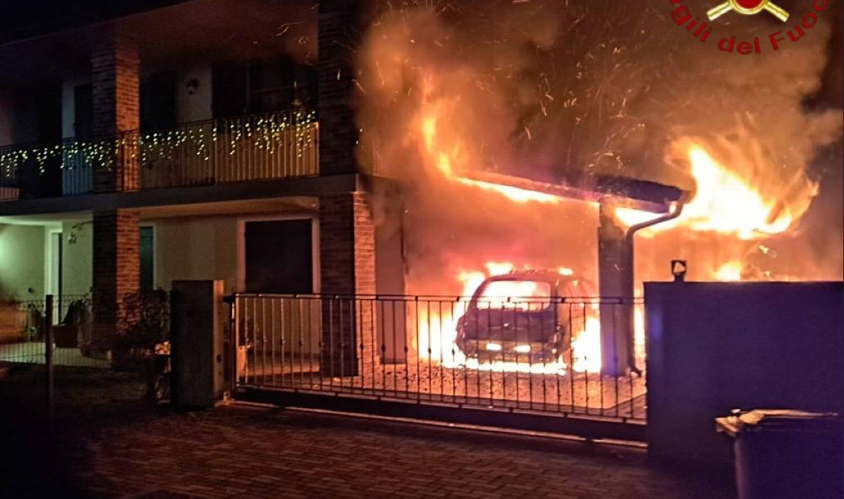 Raffica di interventi nel Trevigiano: 18 solo a Capodanno, porticato devastato e auto distrutte - 