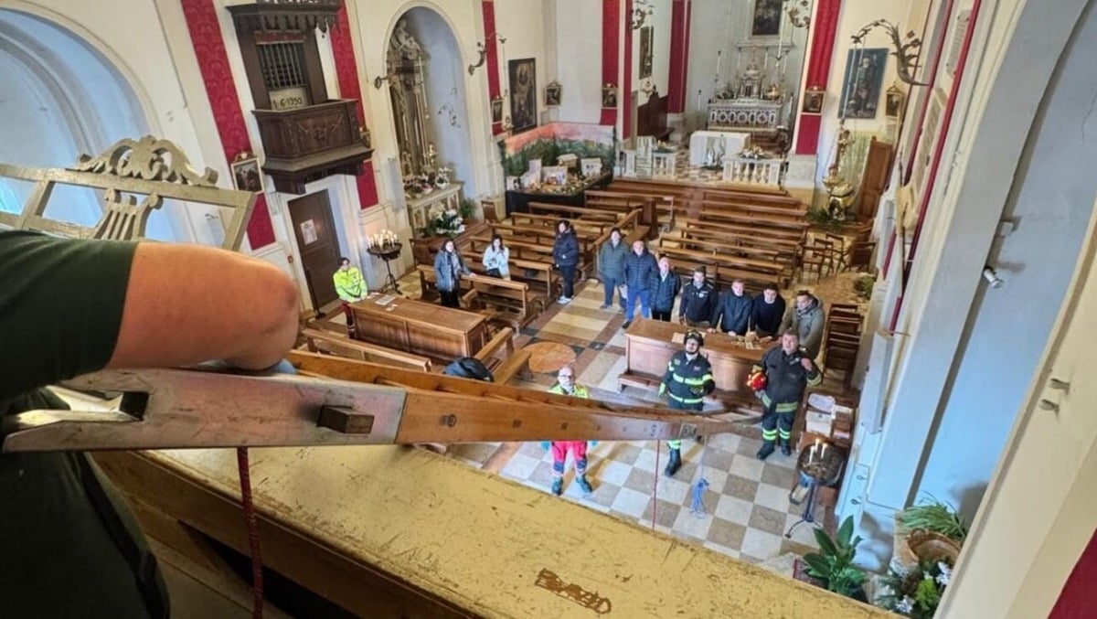  Paura durante la messa di Capodanno: corista colta da malore - 