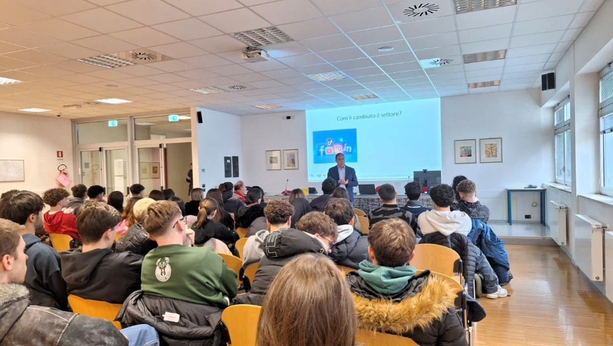 Simone Furlan incontra gli studenti dell’Alberini di Villorba: formazione e lavoro a confronto - 