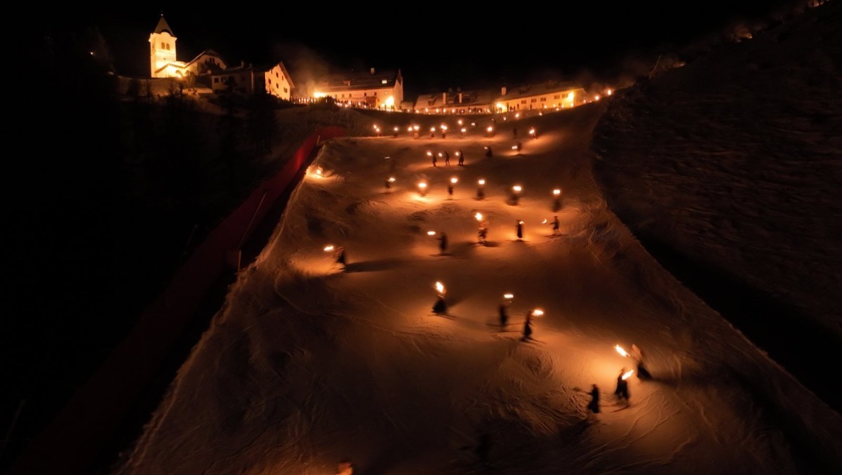 Fiaccolata del Lussari, 250 torce illuminano la Valcanale: rinnovato il rito di inizio anno - 