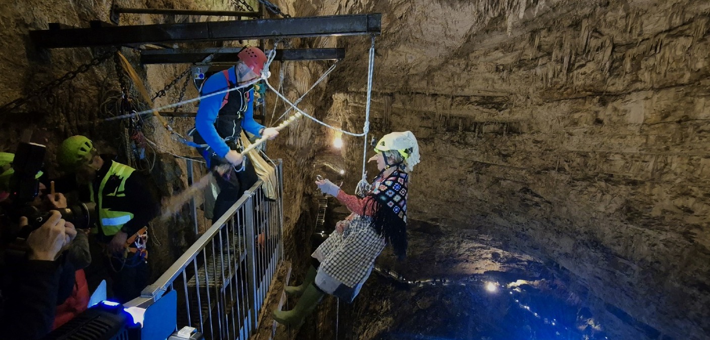 Alla Grotta Gigante arriva la Befana: spettacolo unico con dolcetti e magie sotterranee - 