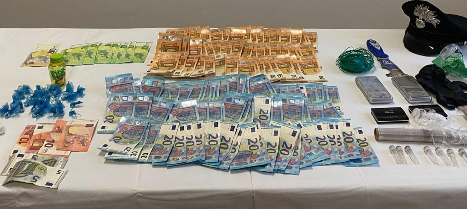 Arrestato pusher a Capodanno: sequestrati droga e 5.000 euro in contanti - 