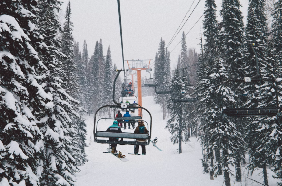Seggiovia si blocca in alta quota: 80 persone a bordo, 45 soccorritori sul posto - 