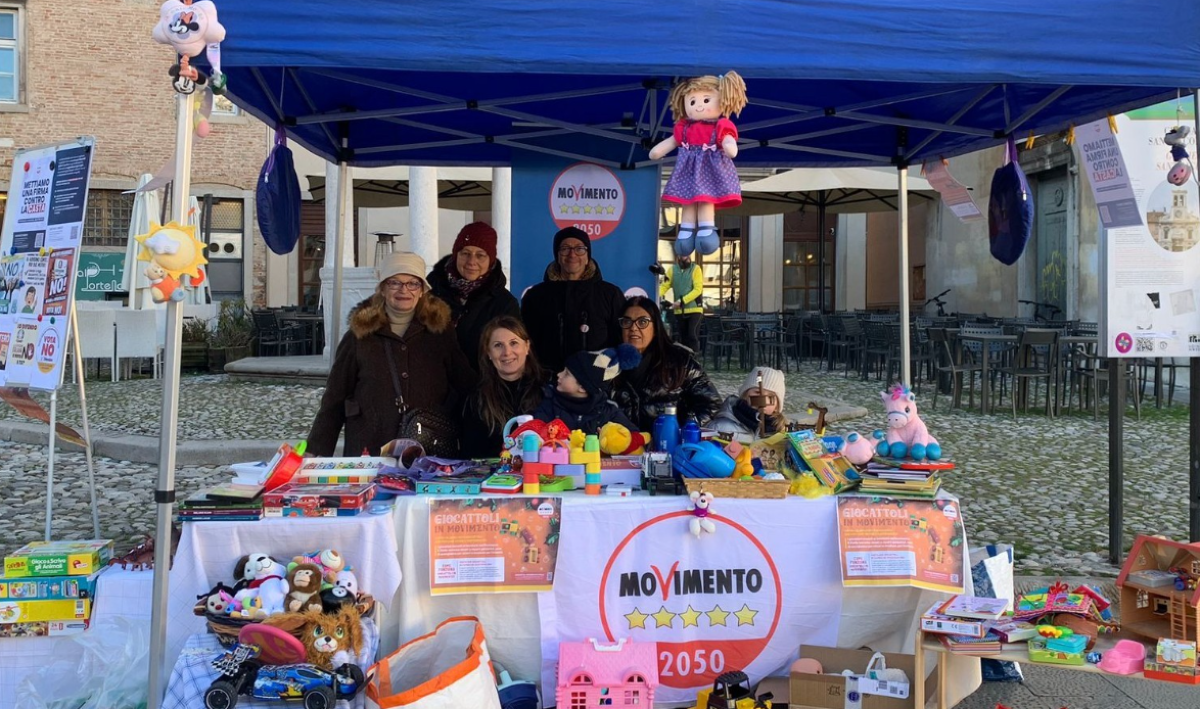 Famiglie e cittadini a Udine per donare giochi e libri ai bambini meno fortunati - 