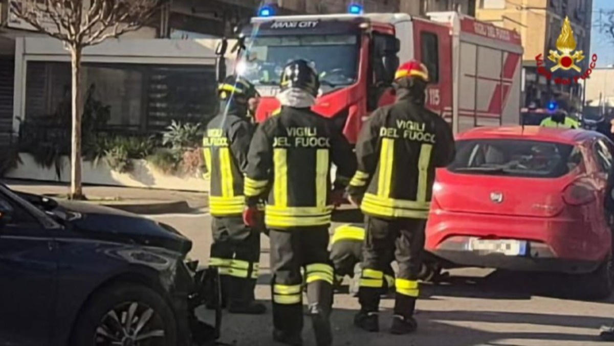 Scontro tra 2 auto, una alimentata a gpl: verifiche per eventuali perdite di gas e un ferito - 