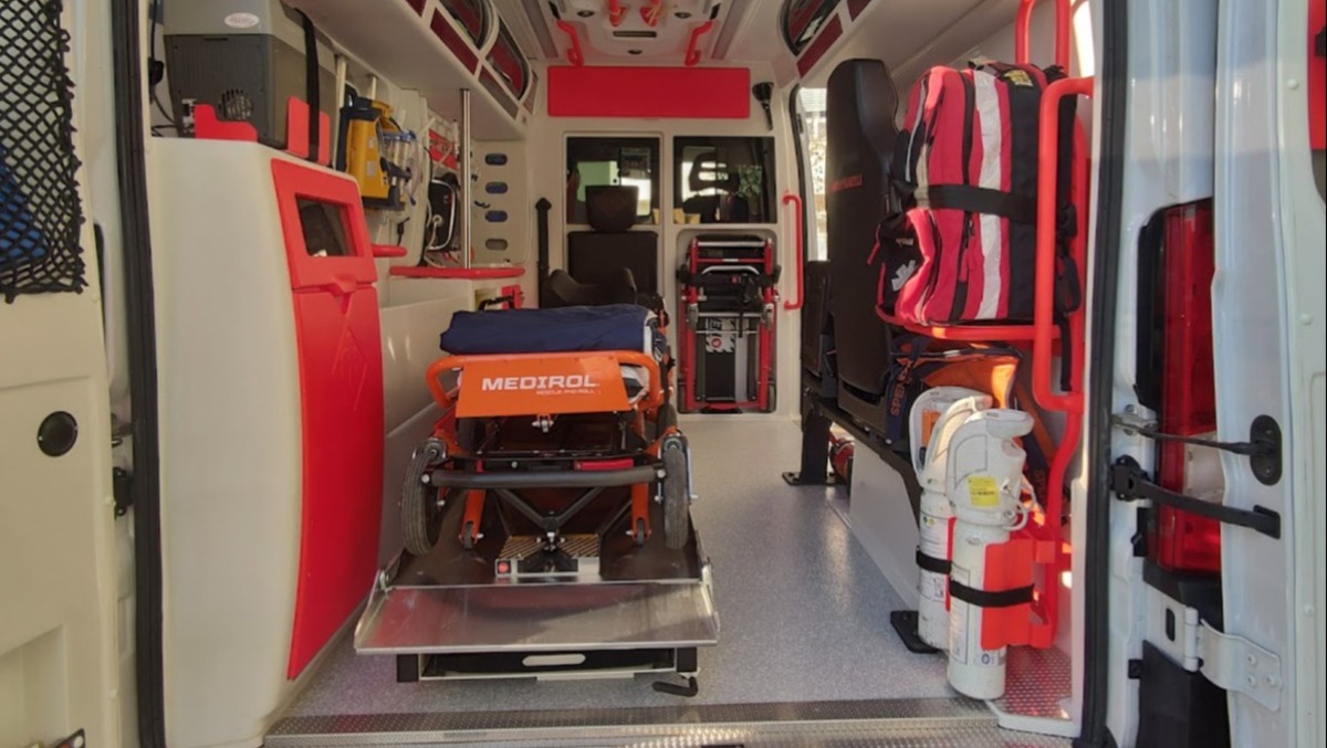 Paura in hotel, ritrovata all'alba in condizioni disperate: 25enne finisce in terapia intensiva - 