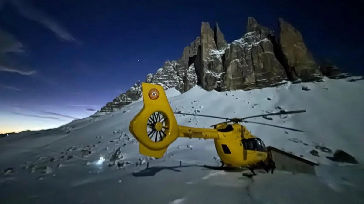 Perdono i ramponi durante la scalata e rimangono bloccati ad alta quota: salvati dall'elicottero - 