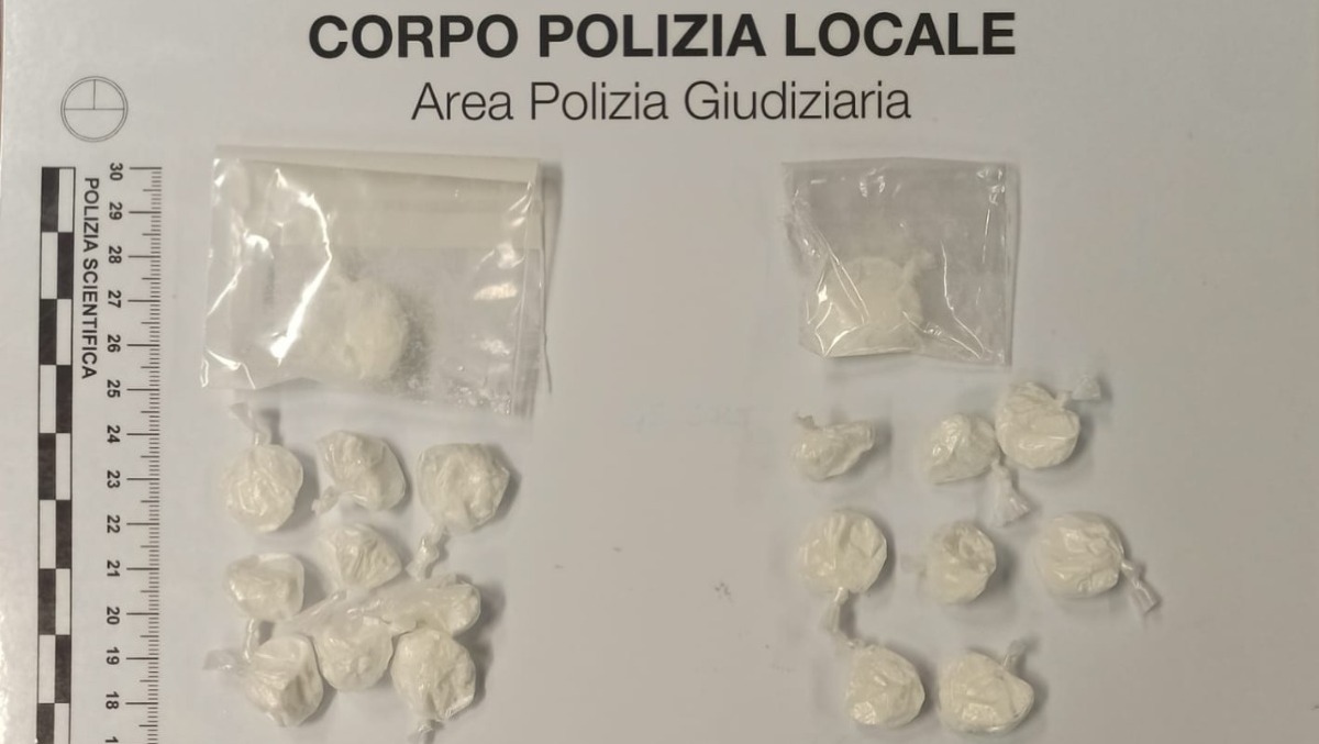 Fermato per un controllo a Jesolo, tenta la fuga in auto: a bordo hashish e cocaina, arrestato  - 