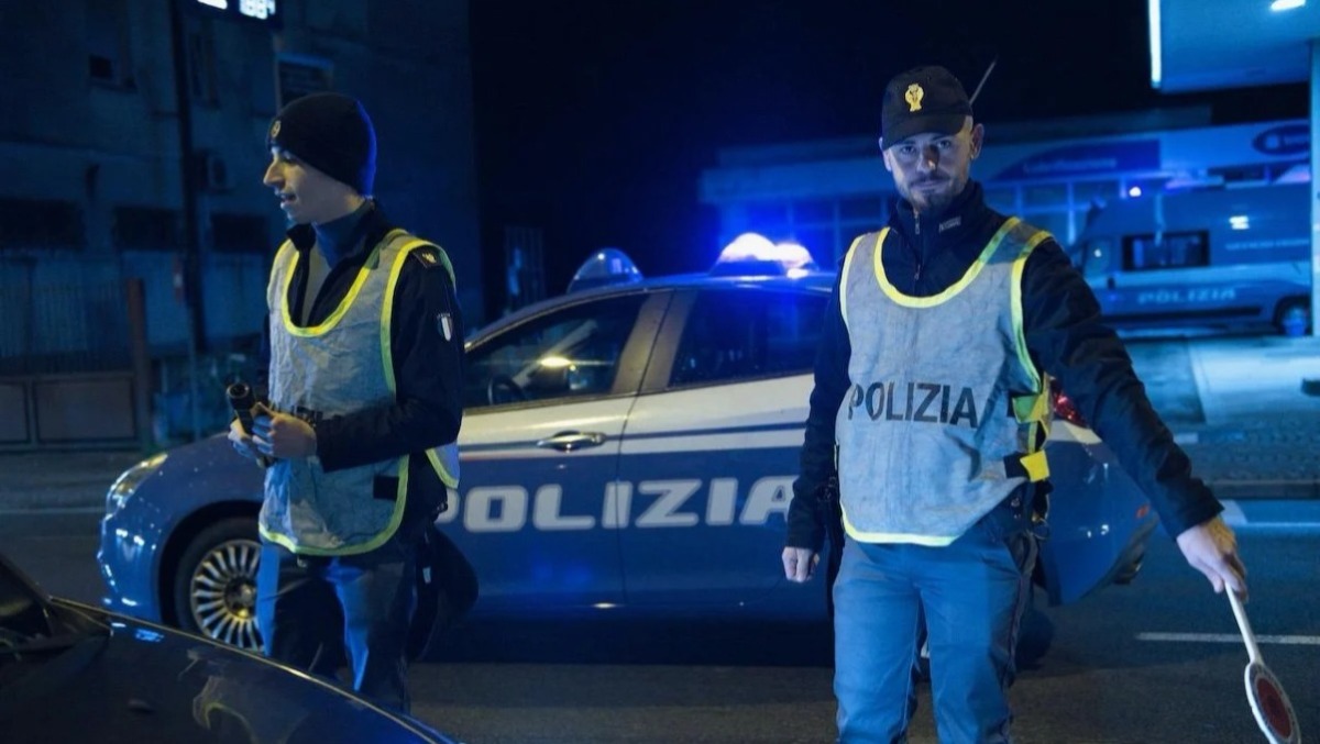 Folle inseguimento a Pordenone culmina nello schianto: feriti due agenti, cos'è successo - 