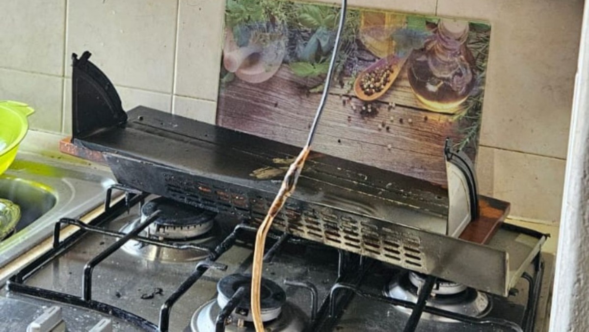 Dimentica la pentola sul fuoco, cucina in fiamme - 