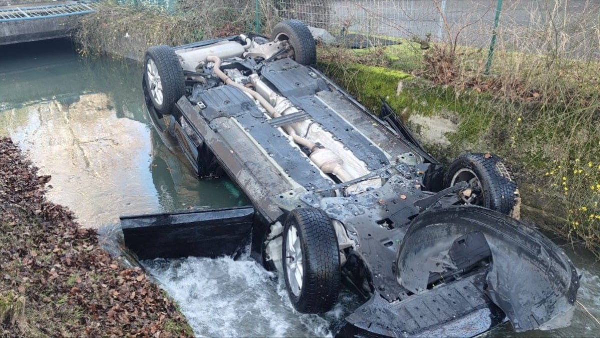 Finisce con l'auto nella roggia, soccorso e trasportato in ospedale l'uomo muore poco dopo - 