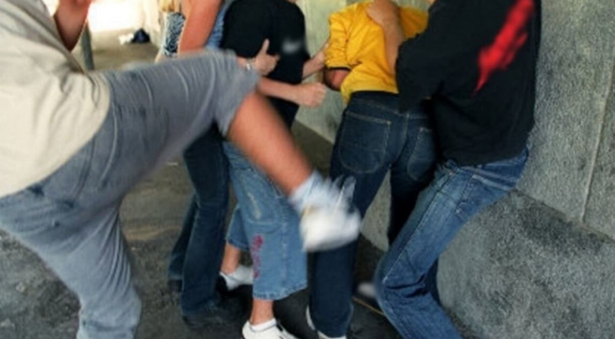 Sette giovani coinvolti in una rissa: cosa è successo