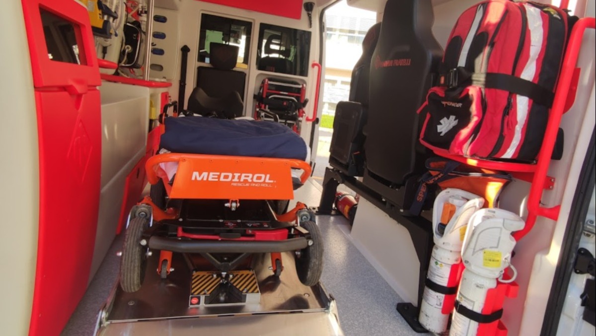 Trovato a terra privo di sensi, un passante chiama il 112: migrante ricoverato al Cattinara, è grave