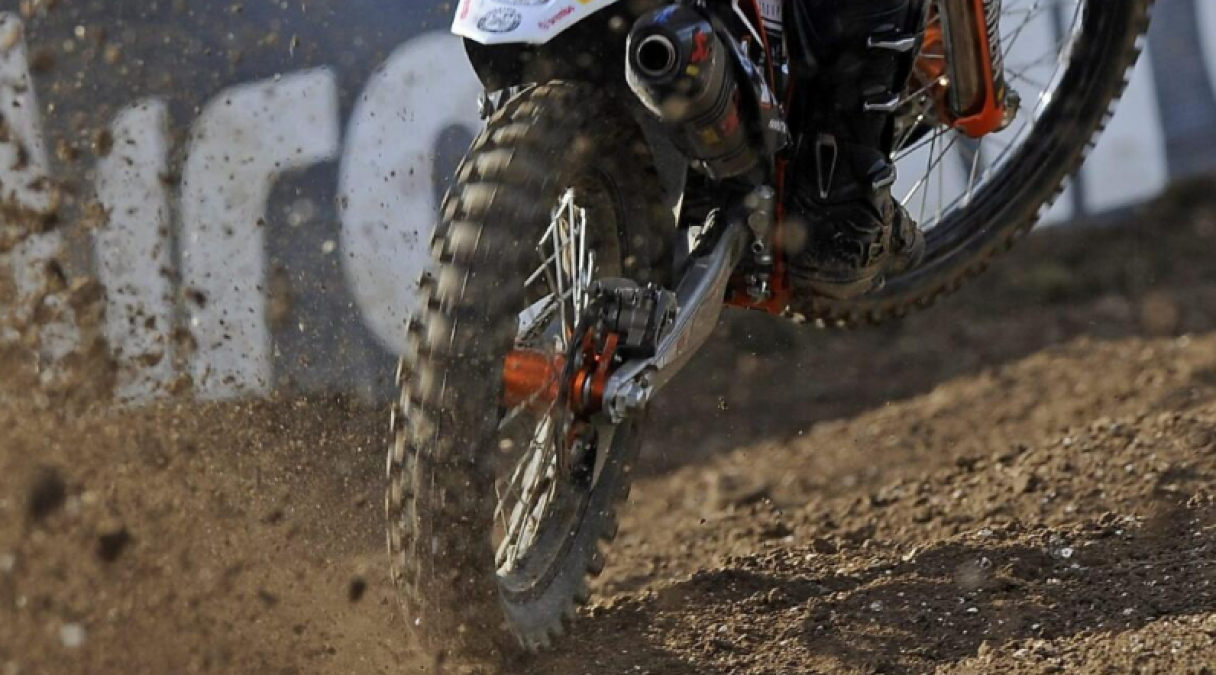 Cade dalla moto da cross: gravissima una ragazza di 14 anni, è in rianimazione - 