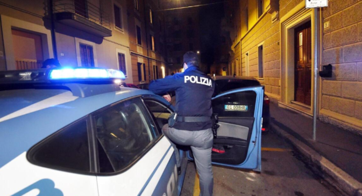 Maxi rissa in piazza: la Polizia rintraccia l'auto, poi la scoperta dentro il veicolo - 