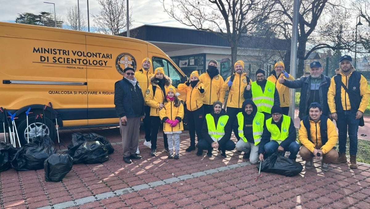 Volontari impegnati nella pulizia della zona San Carlo a Padova: raccolti 25 sacchi di rifiuti - 