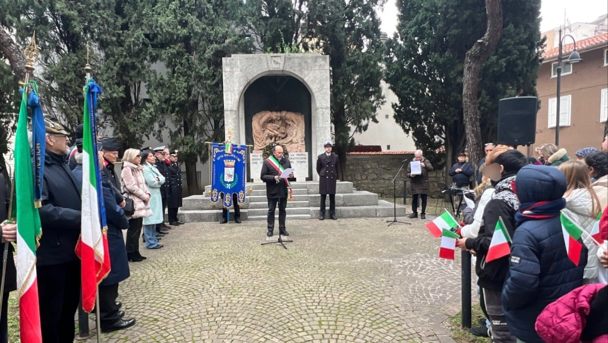 Monfalcone celebra il Tricolore, istituzioni e studenti alla Giornata della Bandiera - 