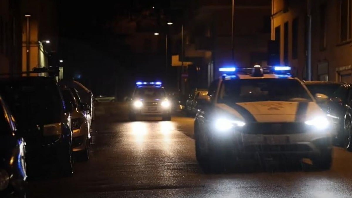 Tensione a San Donà: ubriaco, brucia i verbali e sfonda il parabrezza dell'auto dei vigili - 