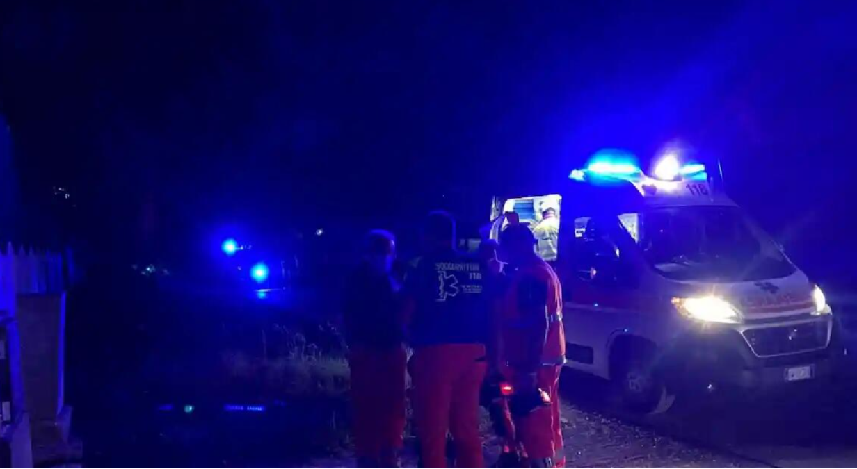 Trovato a terra privo di sensi: non ce l'ha fatta, è morto in ospedale a 43 anni