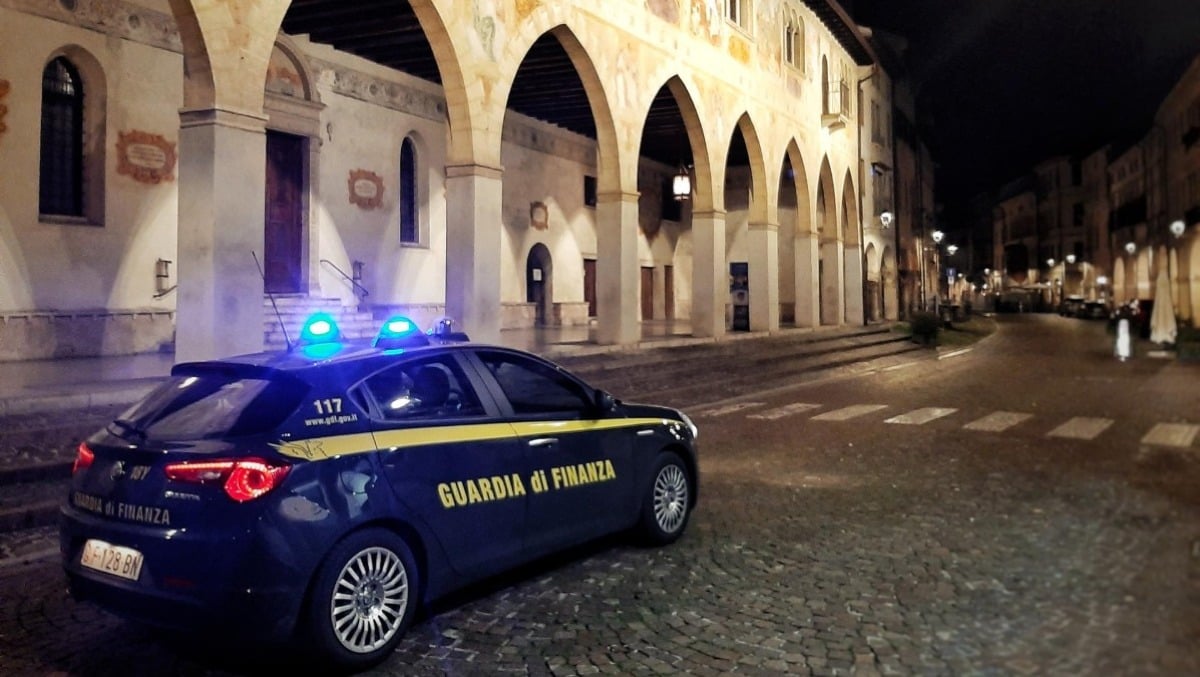 Ricchezze occultate sul conto della moglie per non pagare le tasse: denunciati i due coniugi - 