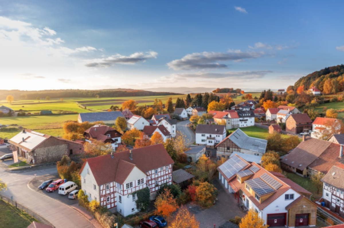 Perché sempre più persone scelgono di vivere lontano dalle grandi città - 