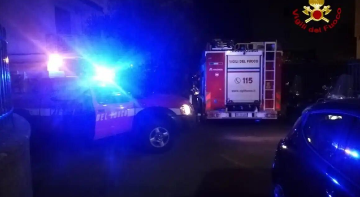 Notte di incendi in Friuli, fiamme e fumo dalle case: «Abitazioni inagibili». Cosa è successo. - 