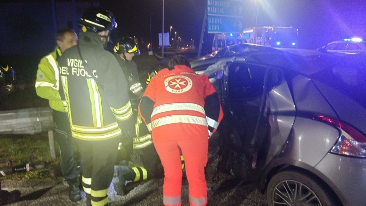 Scontro tra auto e furgone a Ciconicco: coppia di anziani estratta dalle lamiere  - 