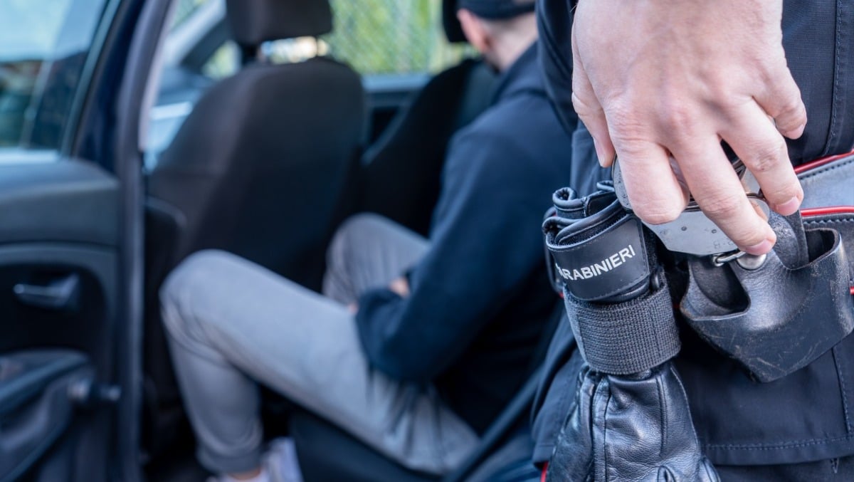 Furto in un centro commerciale a Trieste: arrestato 31enne, aveva 3 tablet nascosti nello zaino - 