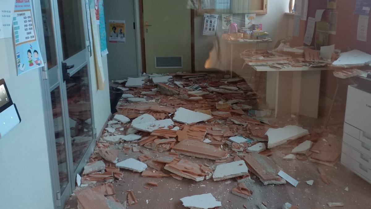Cede il controsoffitto in un edificio comunale: chiusa la sede, verifiche tecniche in corso  - 