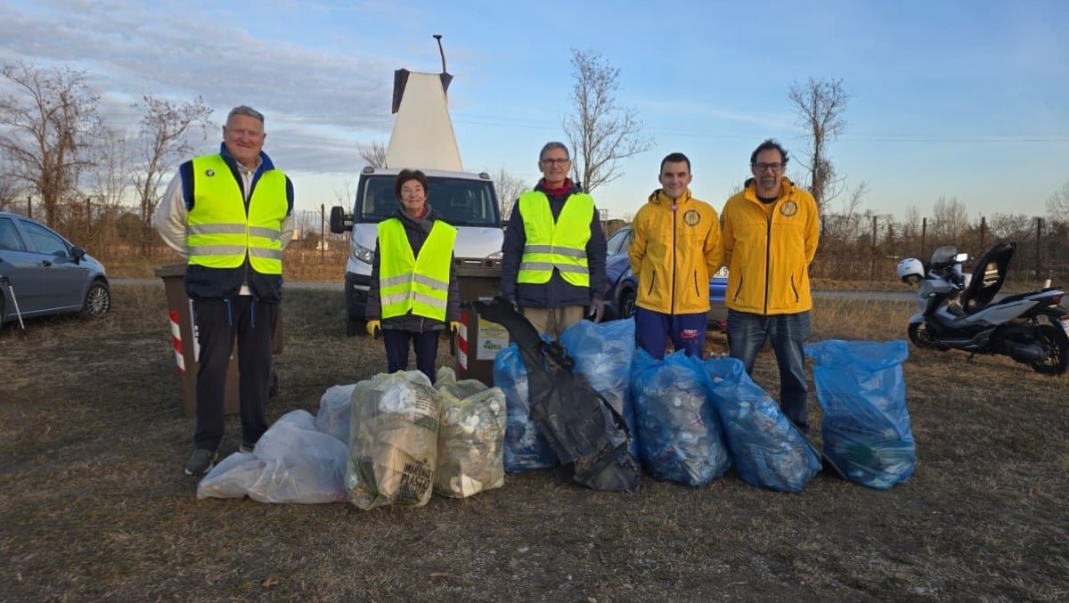 "Puliamo i quartieri", a Pordenone raccolti 100 kg di rifiuti in un'ora e mezza - 