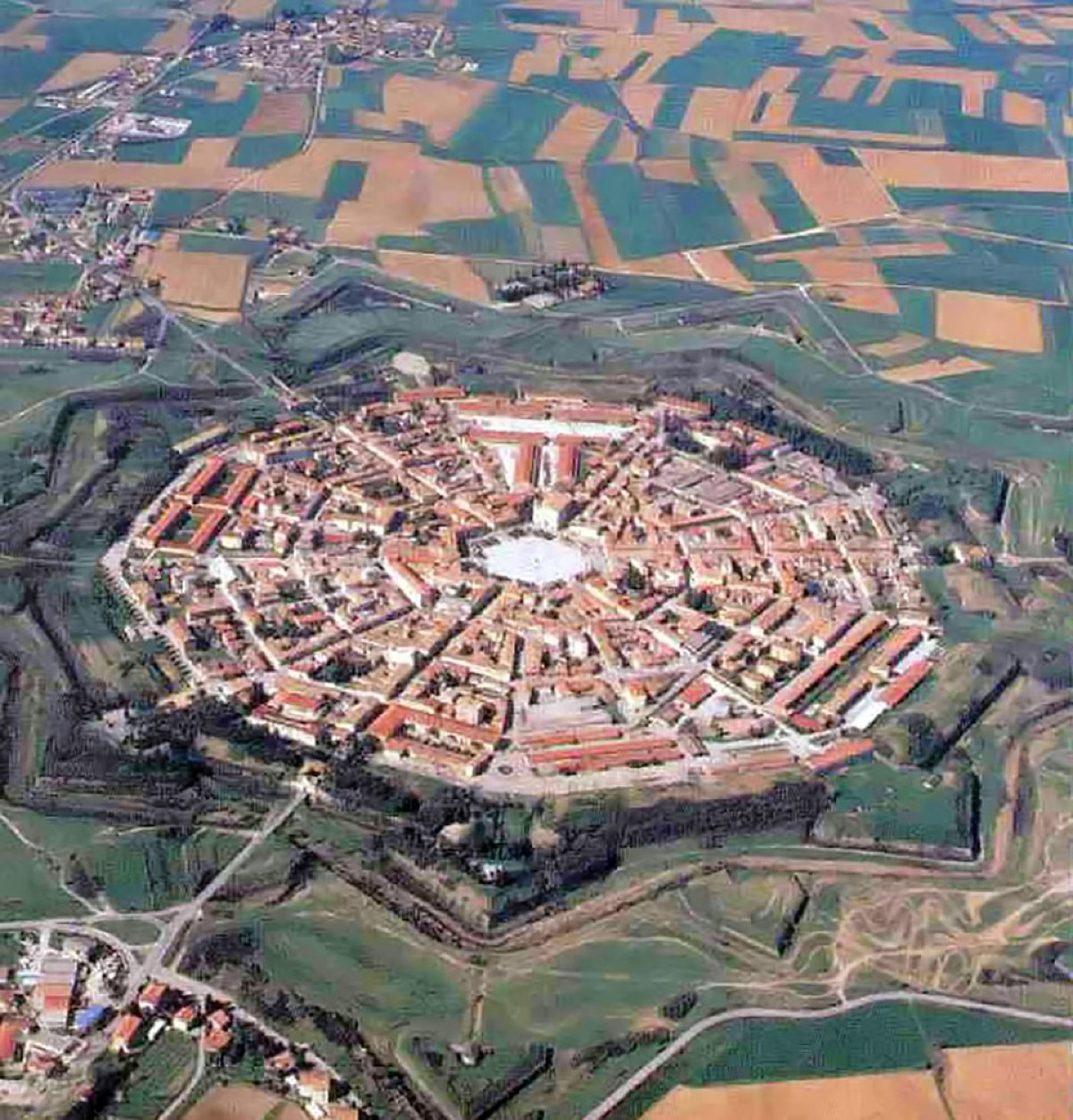 Palmanova, la stella che "imprigiona" i suoi abitanti: il segreto scomodo della fortezza viva - Foto: Mj6s/Wikipedia
