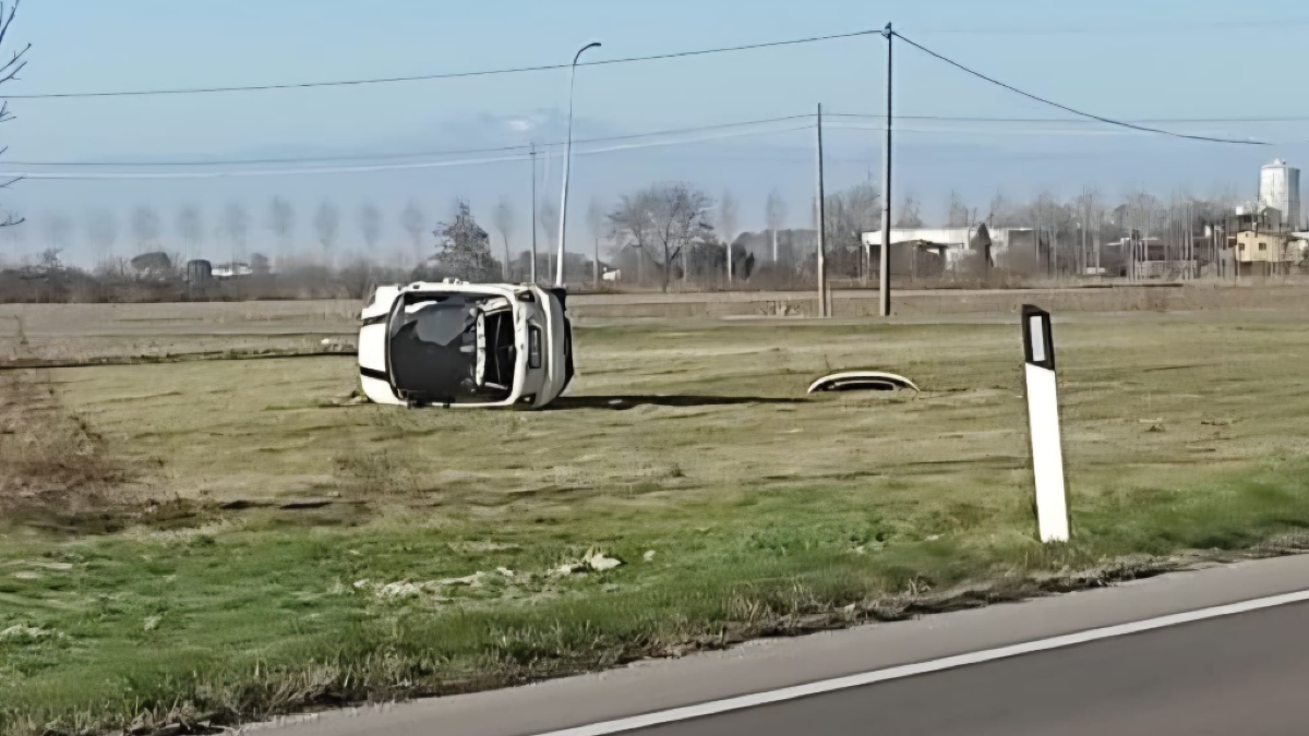 Incidente a San Michele al Tagliamento: auto finisce fuori strada e si ribalta - L'incidente a San Michele al Tagliamento