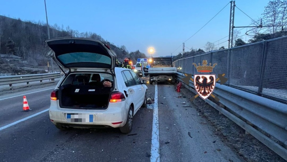 Scontro auto-furgone sulla statale: un ferito - 