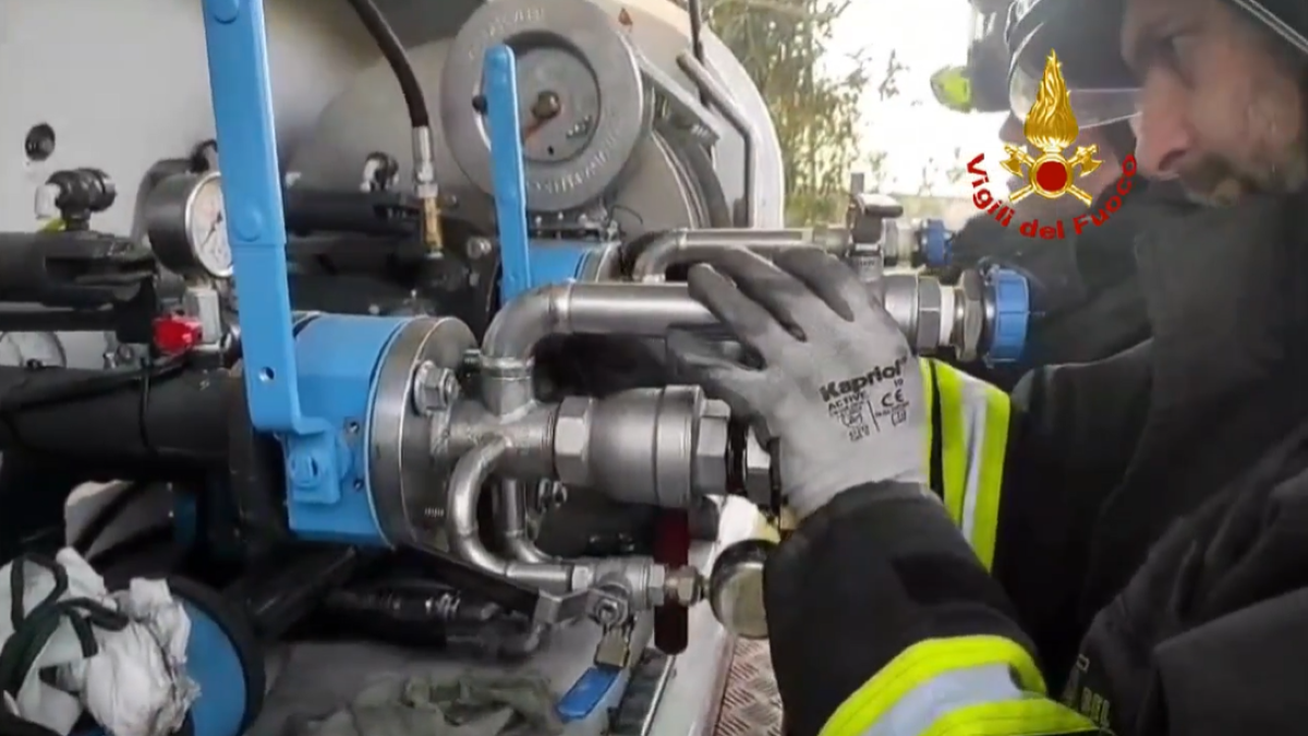 Perdita di Gpl da un'autocisterna: complessa operazione di travaso durata ore | VIDEO - 