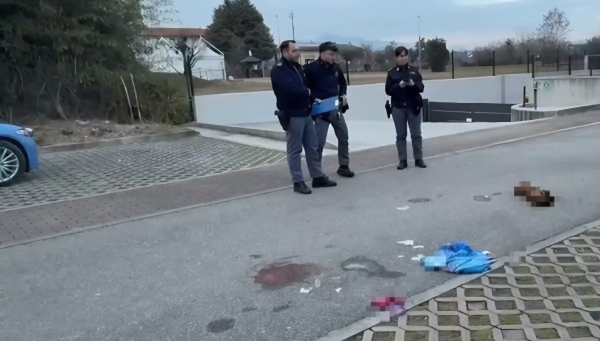 Choc a Pordenone: donna riversa a terra sanguinante, il suo cane morto accanto