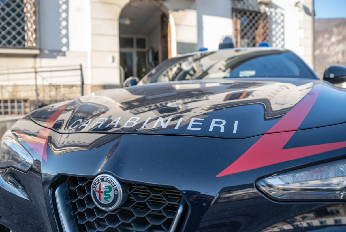 Tolmezzo: picchiato con calci e pugni per rubargli 400 euro. Chi è il giovane aggressore.