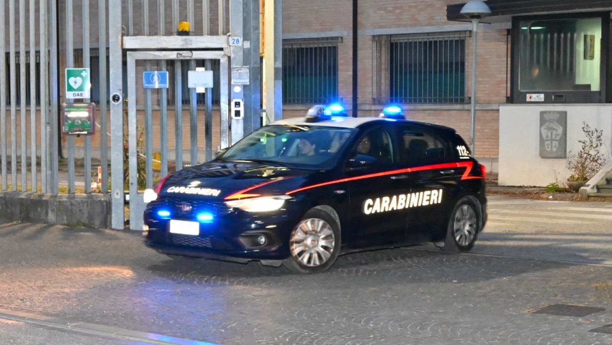 Si faceva fare dei resi da clienti fantasma: denunciato cassiere di un market udinese - 