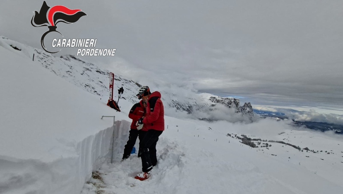Valanga a Piancavallo, grossa massa di neve si stacca dal costone - 