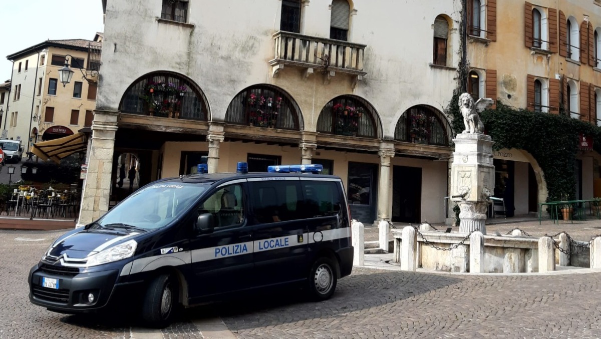 Pirata della strada scoperto grazie alle telecamere: 60enne denunciato dopo giorni di indagini - 