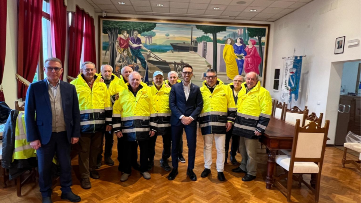 I Nonni Vigili di San Stino di Livenza pronti a proteggere i bambini con i nuovi giubbotti - 